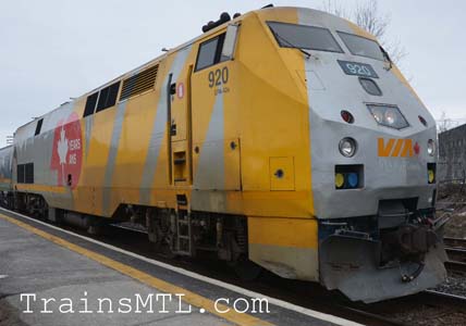 Locomotive VIA920 right side with new colors/ coté droit avec nouvelle couleurs